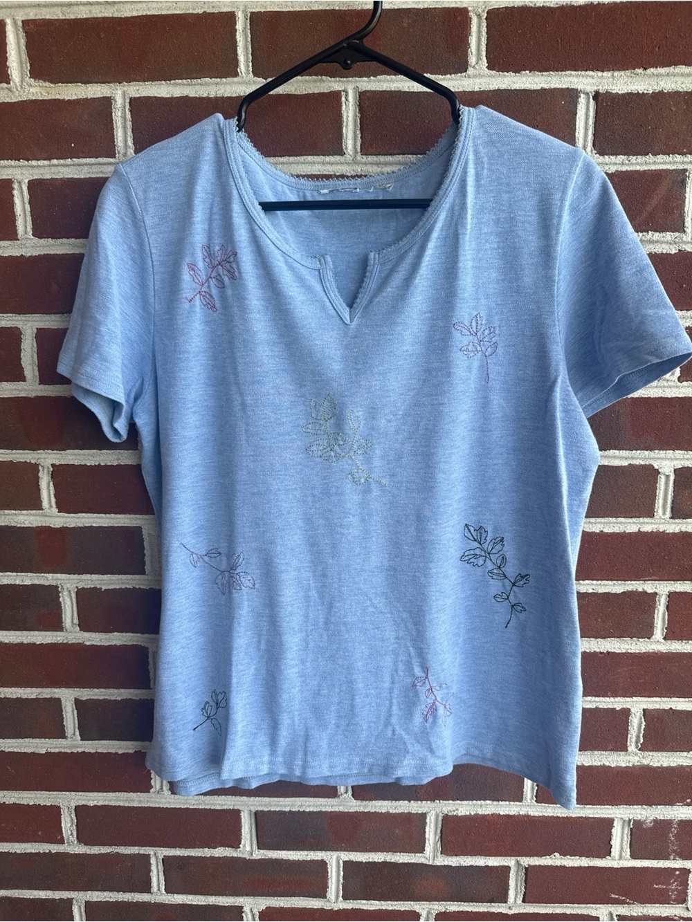 Vintage Y2K Light Blue Embroidered Leaf Split V-Neck Size L
